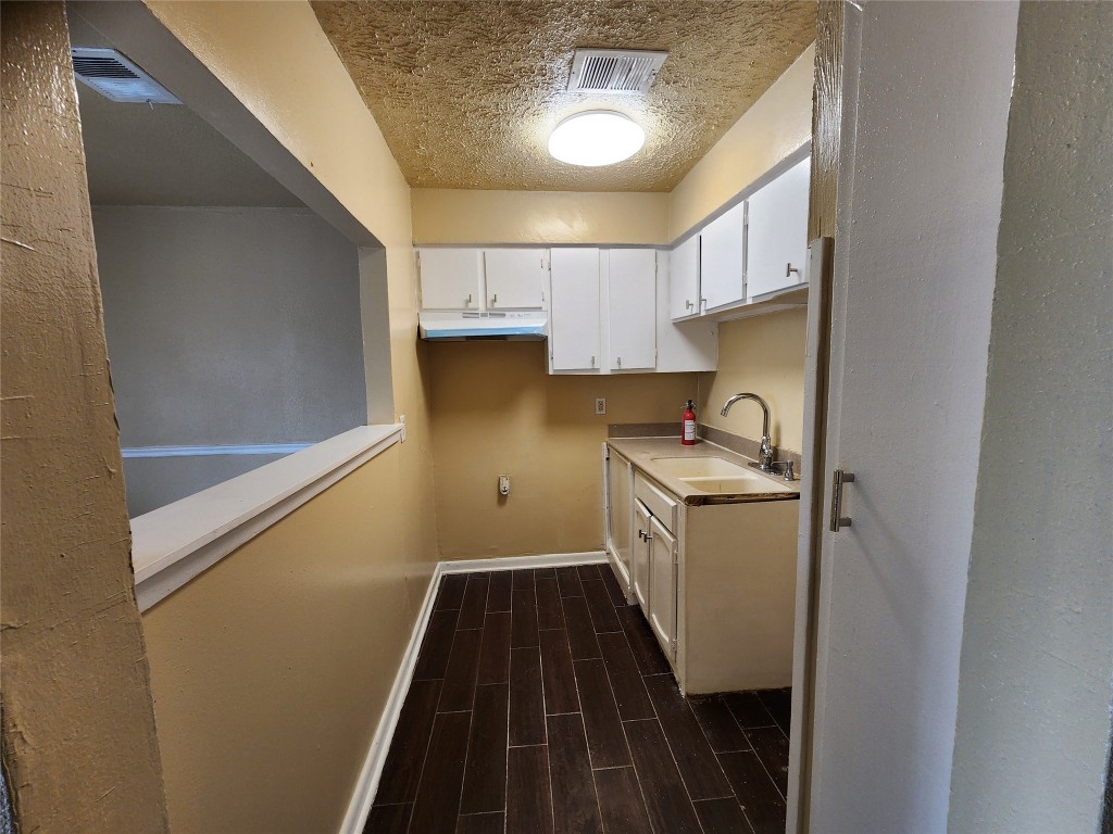 4311 Yellowstone Boulevard, Unit 5 Houston, TX 77021 - Photo 4 of 8 a utility room with sink dryer and washer
