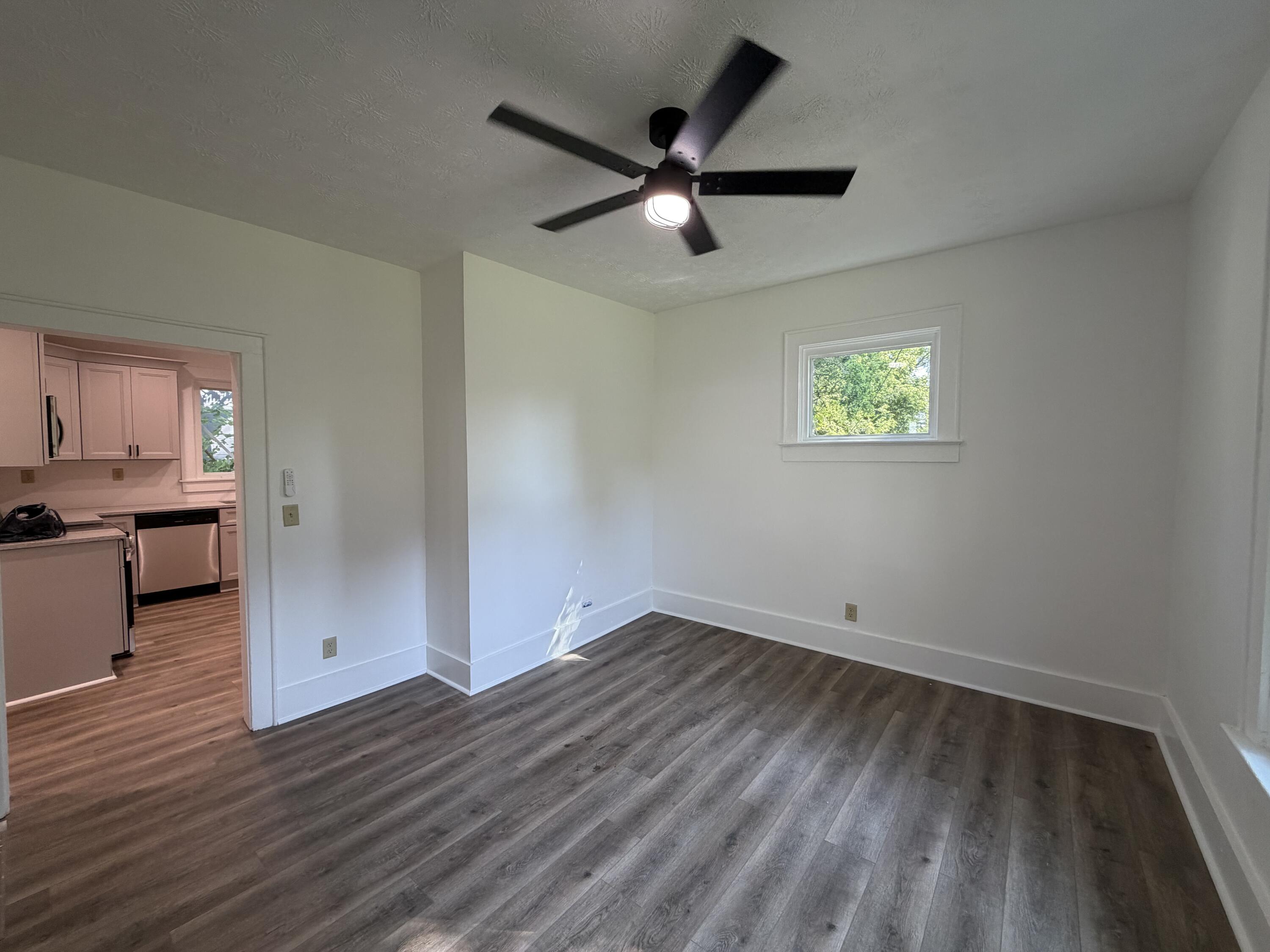 930 Avondale Avenue Springfield, OH 45503 - Photo 9 of 34 IMG_1807