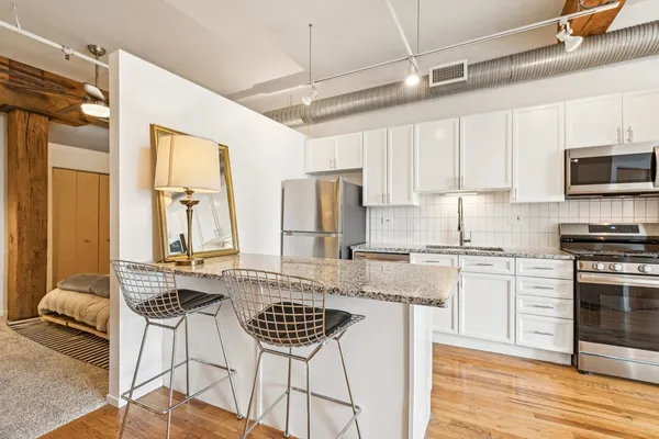 $325,000 | 417 South Jefferson Street, Unit 313B, Chicago, IL 60607