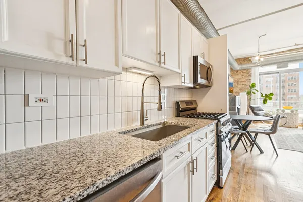 $325,000 | 417 South Jefferson Street, Unit 313B, Chicago, IL 60607