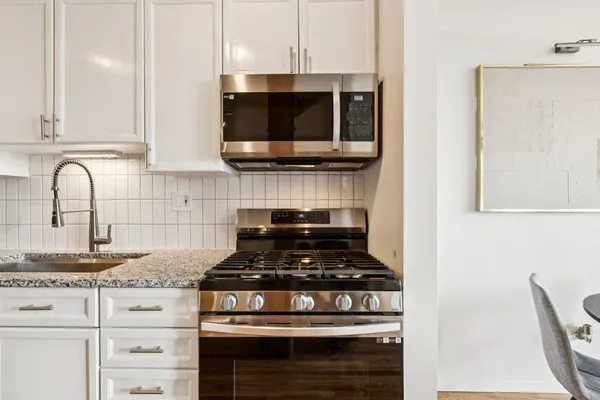 $325,000 | 417 South Jefferson Street, Unit 313B, Chicago, IL 60607
