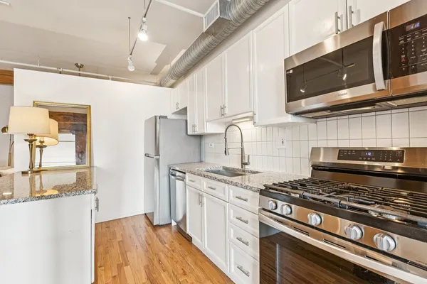 $325,000 | 417 South Jefferson Street, Unit 313B, Chicago, IL 60607