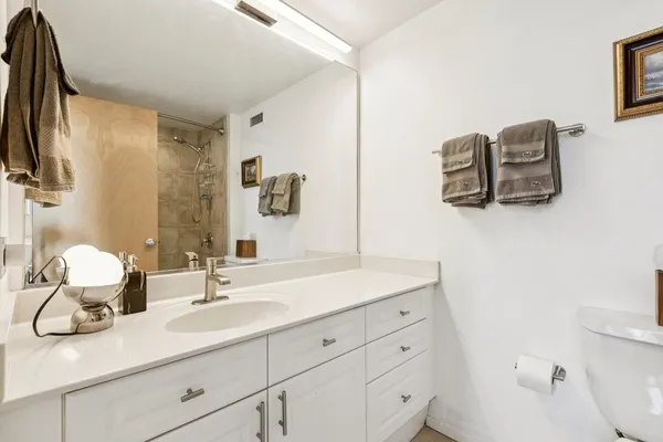 $325,000 | 417 South Jefferson Street, Unit 313B, Chicago, IL 60607