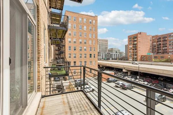 $325,000 | 417 South Jefferson Street, Unit 313B, Chicago, IL 60607