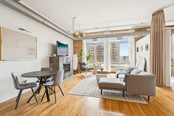 $325,000 | 417 South Jefferson Street, Unit 313B, Chicago, IL 60607