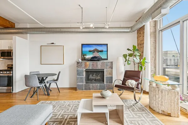 $325,000 | 417 South Jefferson Street, Unit 313B, Chicago, IL 60607