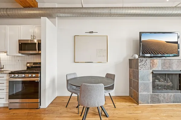 $325,000 | 417 South Jefferson Street, Unit 313B, Chicago, IL 60607