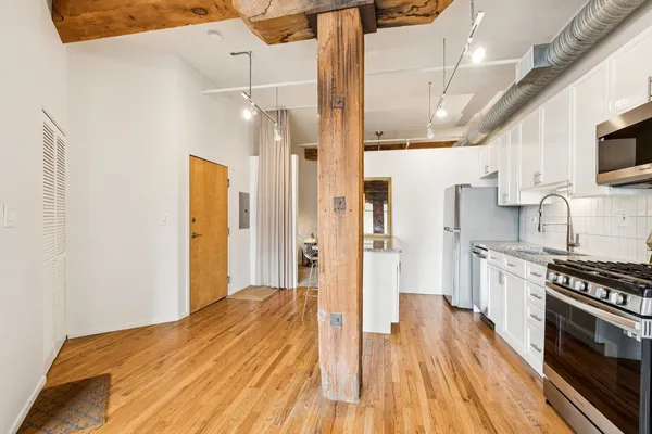 $325,000 | 417 South Jefferson Street, Unit 313B, Chicago, IL 60607