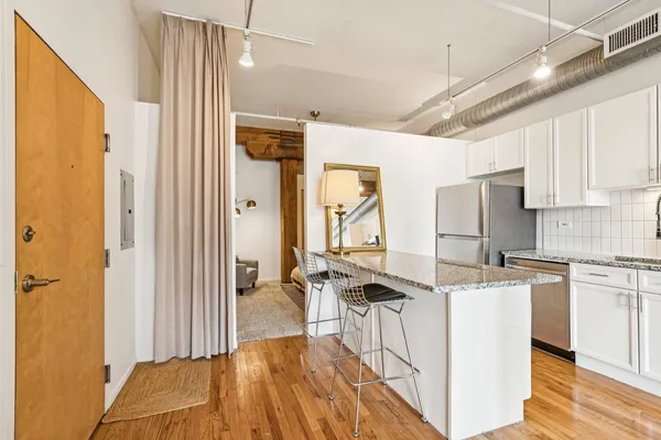 $325,000 | 417 South Jefferson Street, Unit 313B, Chicago, IL 60607
