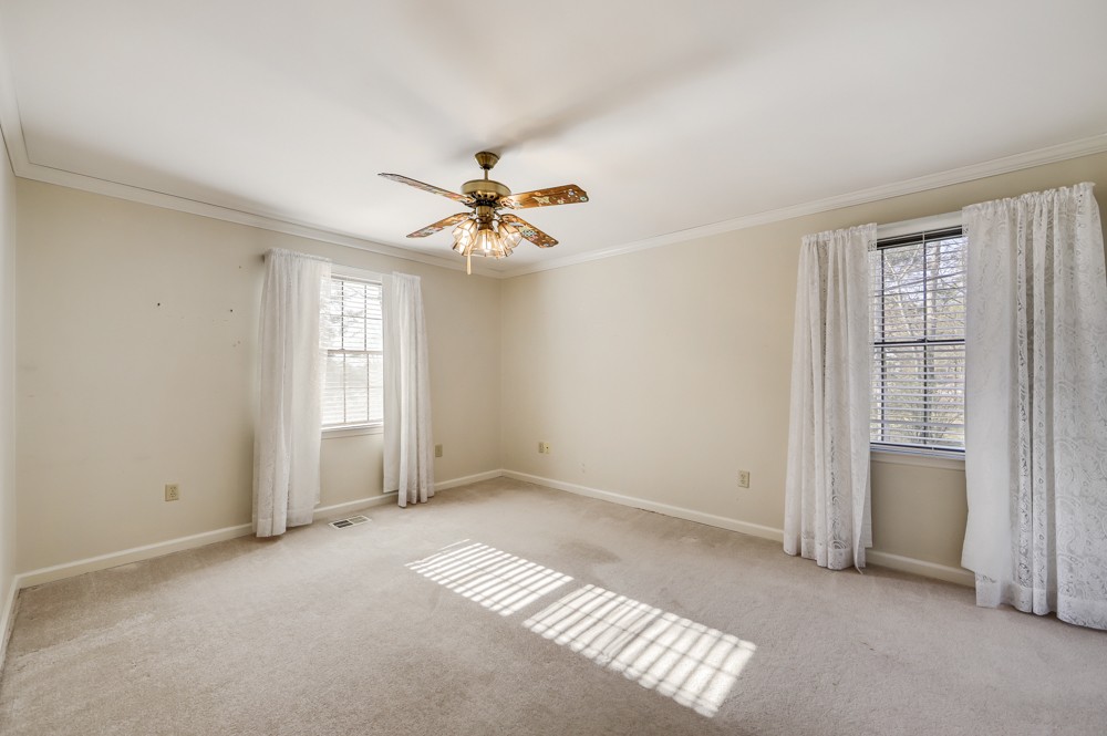 2551 Academy Road Lebanon, TN 37087 - Photo 20 of 45 an empty room with windows and closet