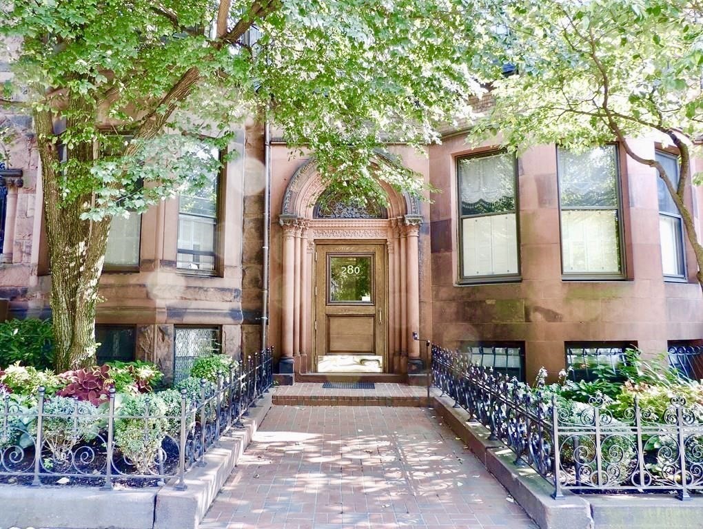 280 Commonwealth Avenue, Unit G8 Boston, MA 02116 - Photo 11 of 12 a front view of a house with a garden