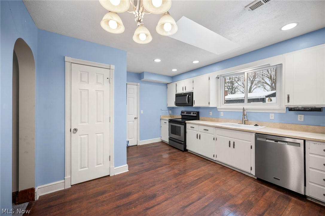 8224 Dartmoor Road Mentor, OH 44060 - Photo 11 of 28