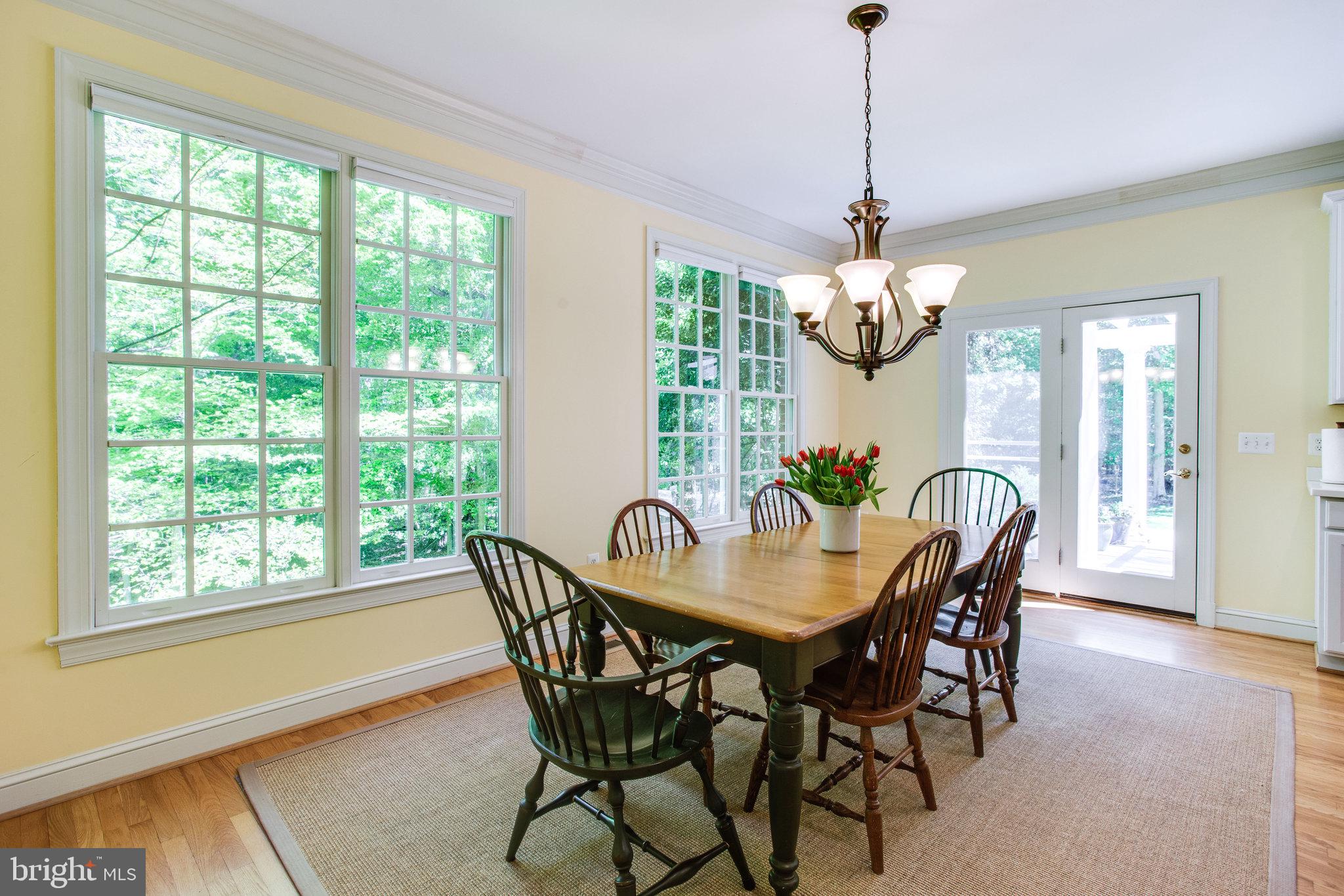 147 Yarnick Road Great Falls, VA 22066 - Photo 12 of 41 Substantial casual dining space
