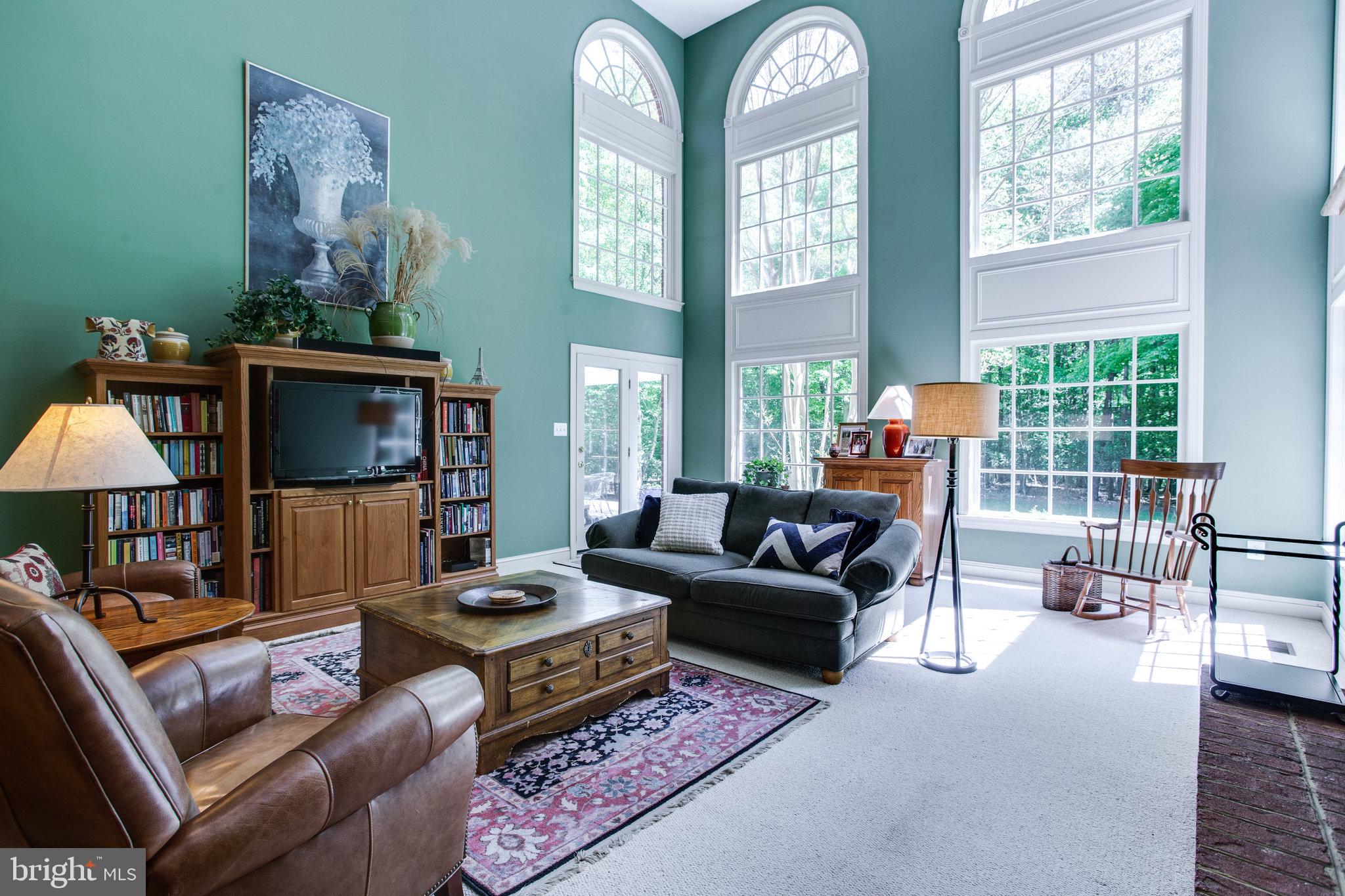 147 Yarnick Road Great Falls, VA 22066 - Photo 15 of 41 2 Story ceiling w/ Palladian Windows
