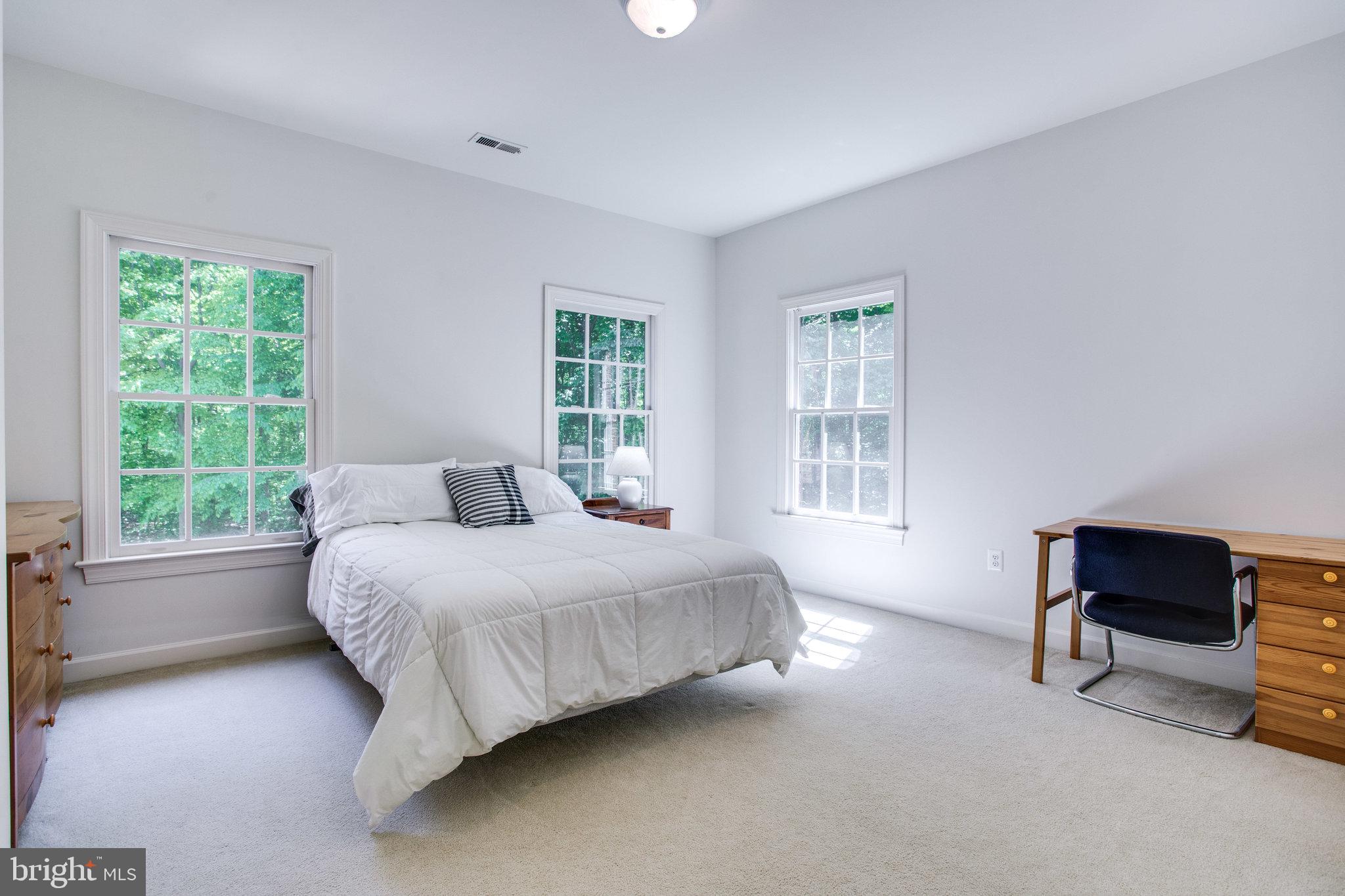 147 Yarnick Road Great Falls, VA 22066 - Photo 28 of 41 Ensuite Bedroom 3