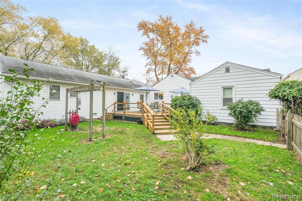 6243 Denton Road Belleville, MI 48111 - Photo 3 of 47