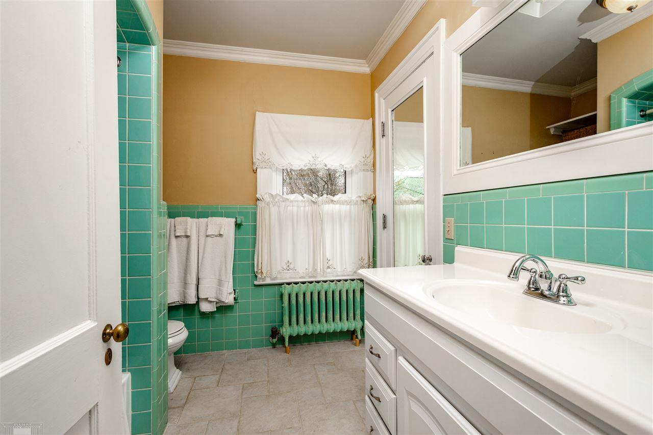 1004 Audubon Road Grosse Pointe, MI 48230 - Photo 40 of 53 2ND FL BATH