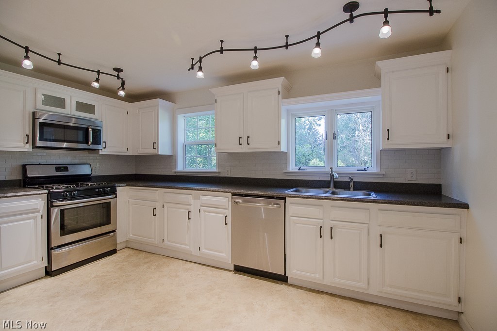 37939 Ridge Road Willoughby, OH 44094 - Photo 4 of 22 Gallery Image 4