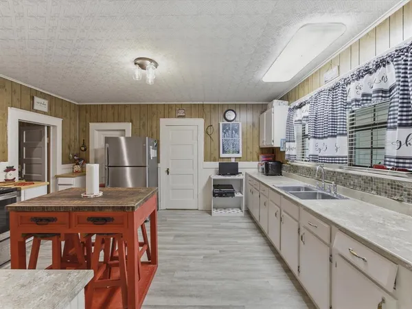 $325,000 | 2414 East Ennis Avenue, Unit A, Ennis, TX 75119