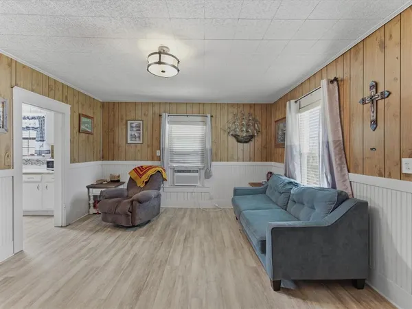 $325,000 | 2414 East Ennis Avenue, Unit A, Ennis, TX 75119