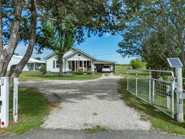 $325,000 | 2414 East Ennis Avenue, Unit A, Ennis, TX 75119