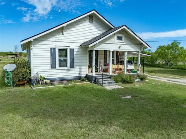 $325,000 | 2414 East Ennis Avenue, Unit A, Ennis, TX 75119