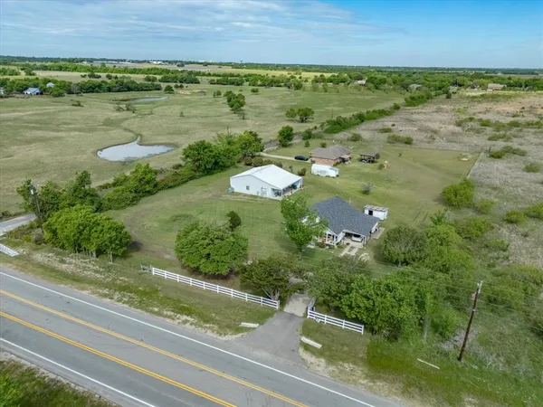 $325,000 | 2414 East Ennis Avenue, Unit A, Ennis, TX 75119