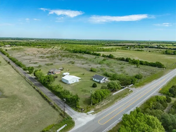 $325,000 | 2414 East Ennis Avenue, Unit A, Ennis, TX 75119