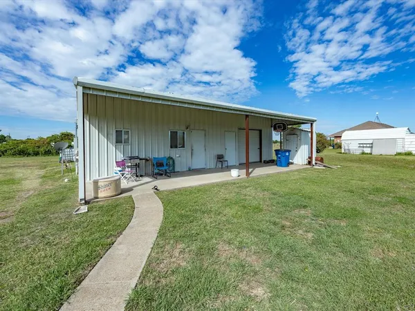 $325,000 | 2414 East Ennis Avenue, Unit A, Ennis, TX 75119
