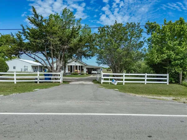 $325,000 | 2414 East Ennis Avenue, Unit A, Ennis, TX 75119