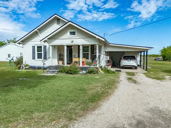 $325,000 | 2414 East Ennis Avenue, Unit A, Ennis, TX 75119