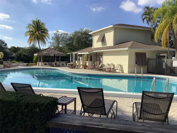 $334,900 | 4765 South Hemingway Circle, Unit 68, Margate, FL 33063