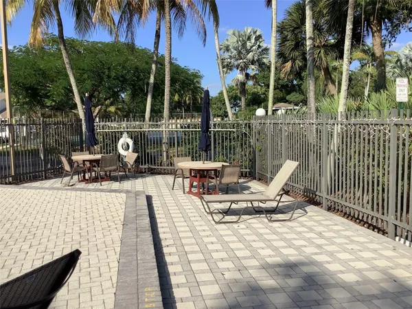 $334,900 | 4765 South Hemingway Circle, Unit 68, Margate, FL 33063