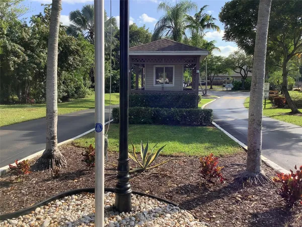 $334,900 | 4765 South Hemingway Circle, Unit 68, Margate, FL 33063