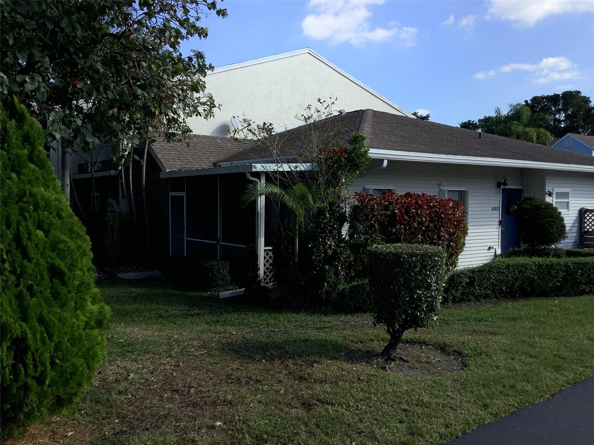 4765 South Hemingway Circle, Unit 68 Margate, FL 33063 - Photo 5 of 39 a view of house with backyard and garden