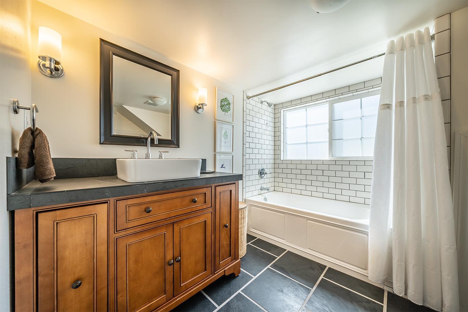 2404 Hillcrest Road Medford, OR 97504 - Photo 15 of 33 Additional Photo