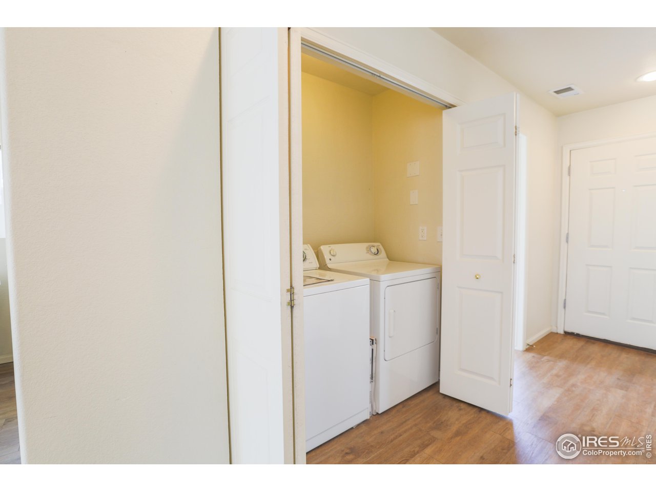 6827 Autumn Ridge Drive, Unit 4 Fort Collins, CO 80525 - Photo 23 of 28 a bathroom with a sink