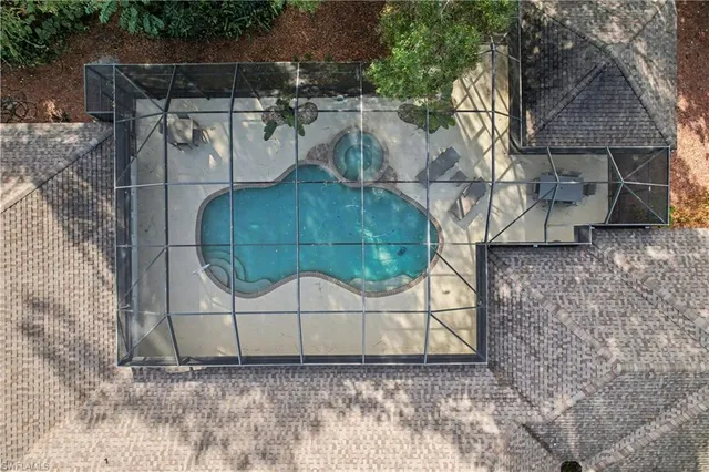 a view of a wrought fence