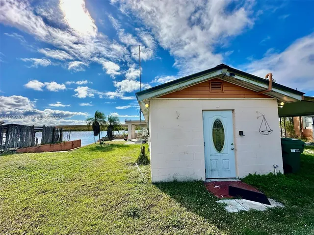 $1,550 | 6268 Highway 441, Unit BACK, Okeechobee, FL 34974