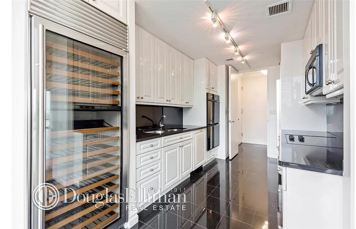 641 5th Avenue, Unit 35D Manhattan, NY 10022 - Photo 8 of 13