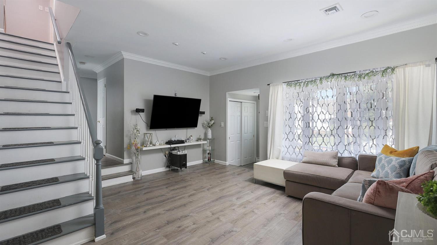 36 Farmingdale Road Fords, NJ 08863 - Photo 3 of 33 Gallery Image 3