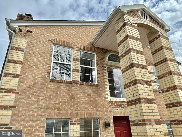 $4,000 | 2015 South Lincoln Street, Arlington, VA 22204