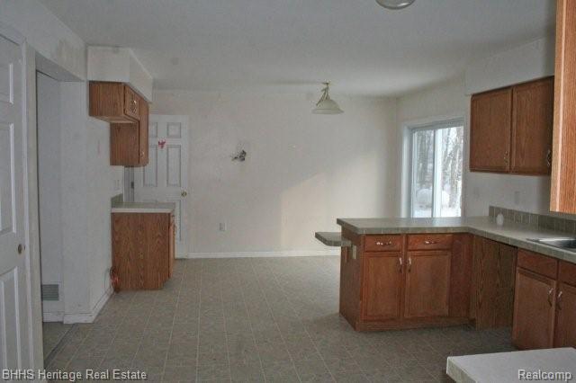 33 South Searls Road Webberville, MI 48892 - Photo 6 of 16 Kitchen