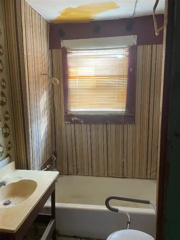 $40,000 | 908 North Vogelsang Avenue, Cameron, TX 76520