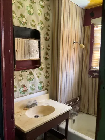 $40,000 | 908 North Vogelsang Avenue, Cameron, TX 76520