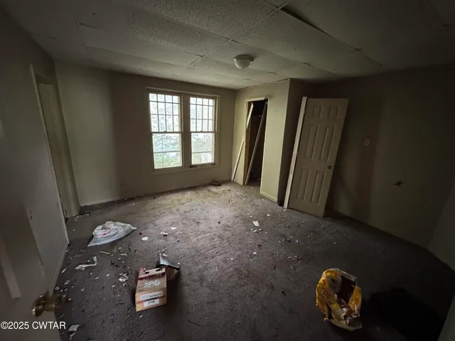 a view of a livingroom with furniture