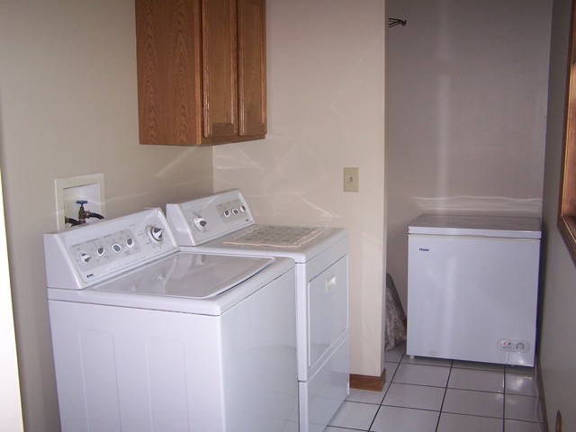 3568 East 28th Road Seneca, IL 61360 - Photo 12 of 19 a utility room with dryer and washer