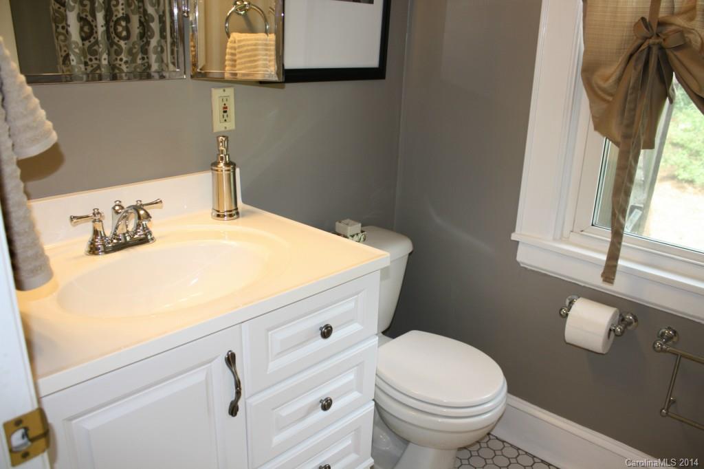 2069 Eaton Road, Unit 11 Charlotte, NC 28205 - Photo 11 of 23 Gallery Image 11