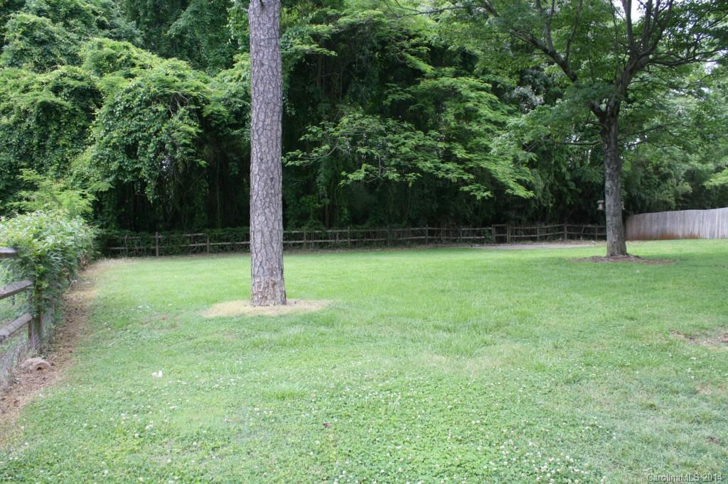 2069 Eaton Road, Unit 11 Charlotte, NC 28205 - Photo 22 of 23 Gallery Image 22