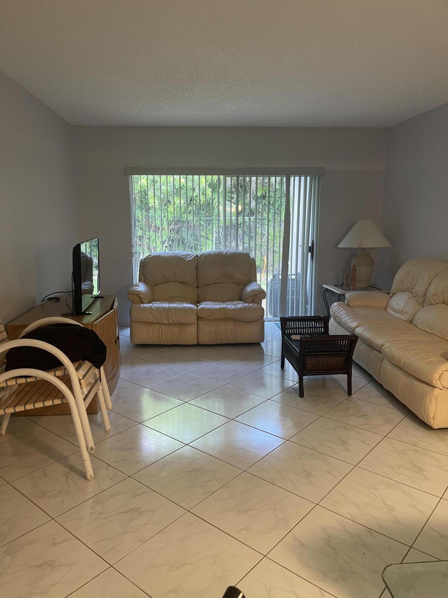 20831 Wendall Terrace Boca Raton, FL 33433 - Photo 5 of 15 IMG_2744